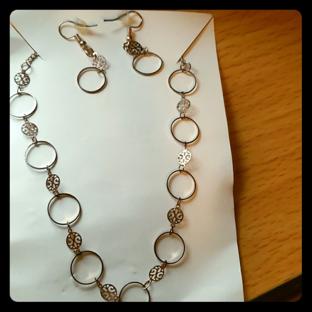 🌟Fun Necklace & Earring Set🌟